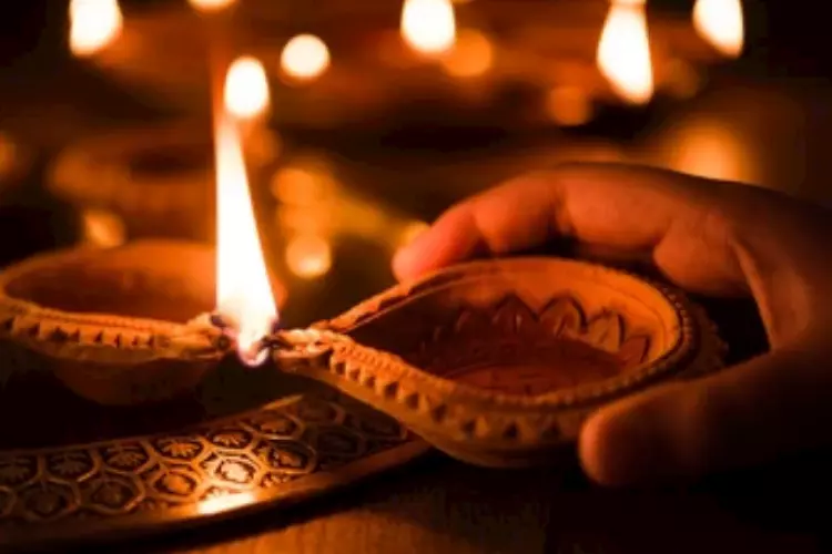 5 Rituals That Can Bring Positivity To Your Life On Narak Chaturdashi - GaneshaSpeaks