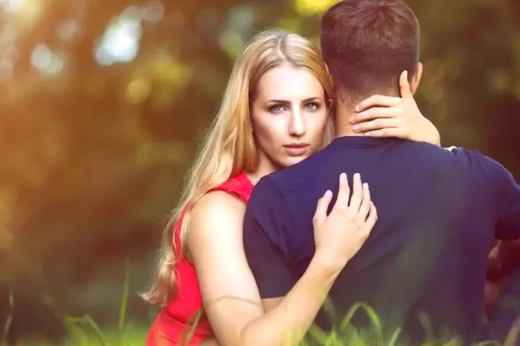Is your clinginess hampering your relationship?