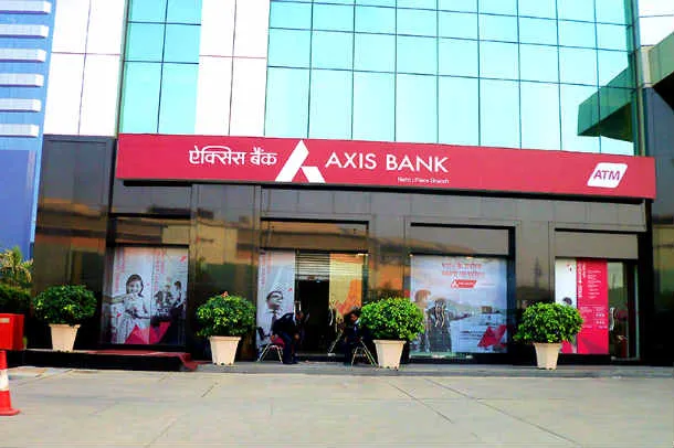 Malefic Planets Will Be Depositing Multiple Troubles In The Account of Axis Bank In 2017