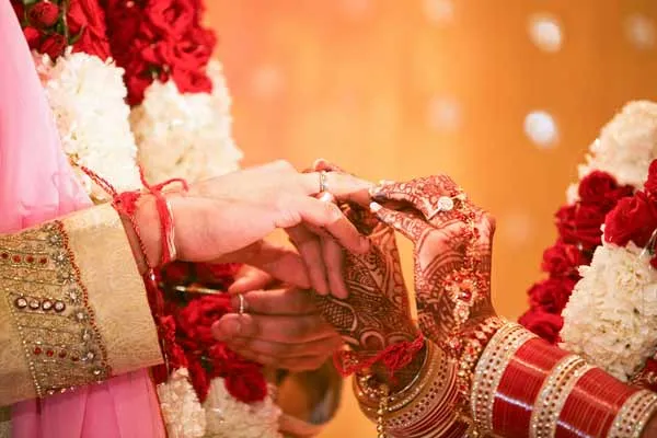 विवाह और ज्योतिष: जानिए कब, कहां, कैसे और किससे होगी आपकी शादी !